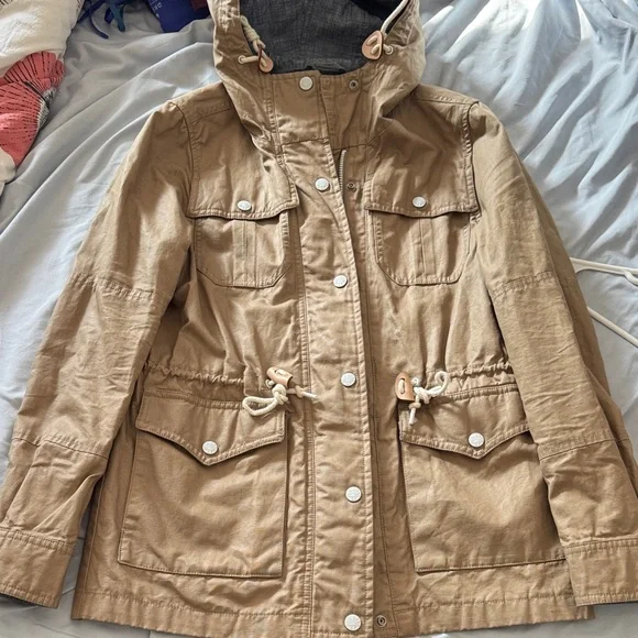 Levi’s Women's Tan Hooded Rain Jacket - Picture 10 of 10